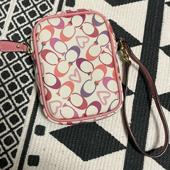 RARE Vintage Coach Pink Chelsea Waverly Heart Wristlet White Y2K Coated Canvas - Picture 2 of 9